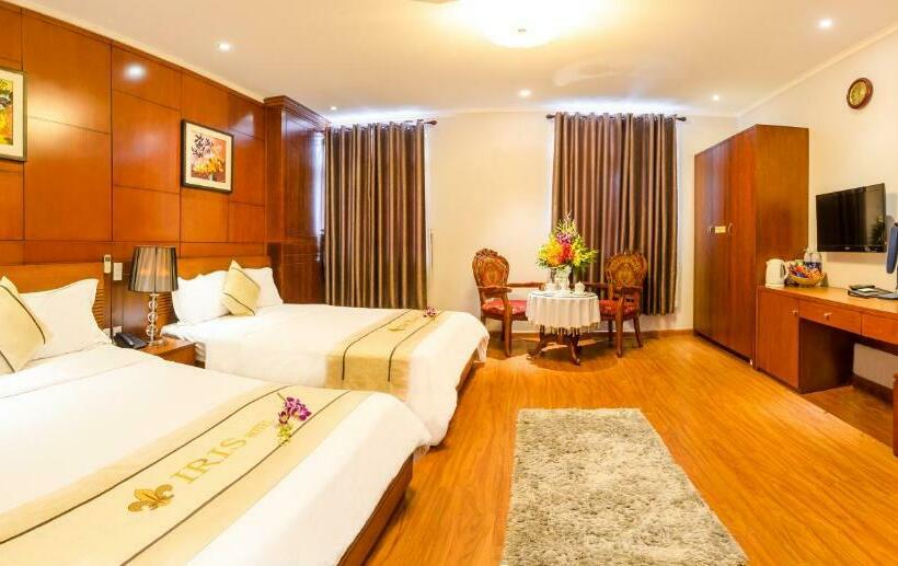 اتاق خانوادگی, Iris