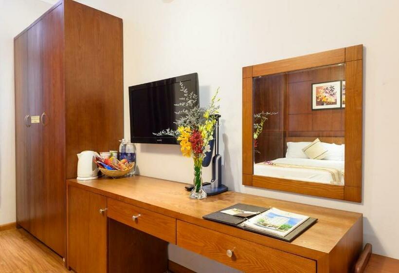 اتاق خانوادگی, Iris