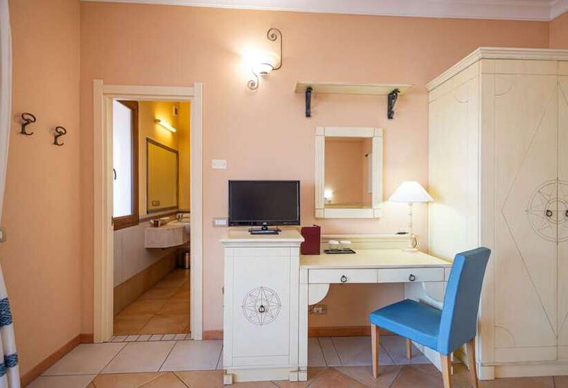 اتاق سوپریور با چشم‌انداز دریا و بالکن, La Rosa Dei Venti By Lvg Hotel Collection
