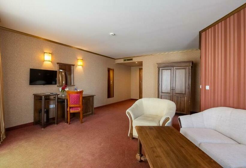 סוויטה, Mistral