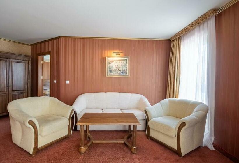 סוויטה, Mistral