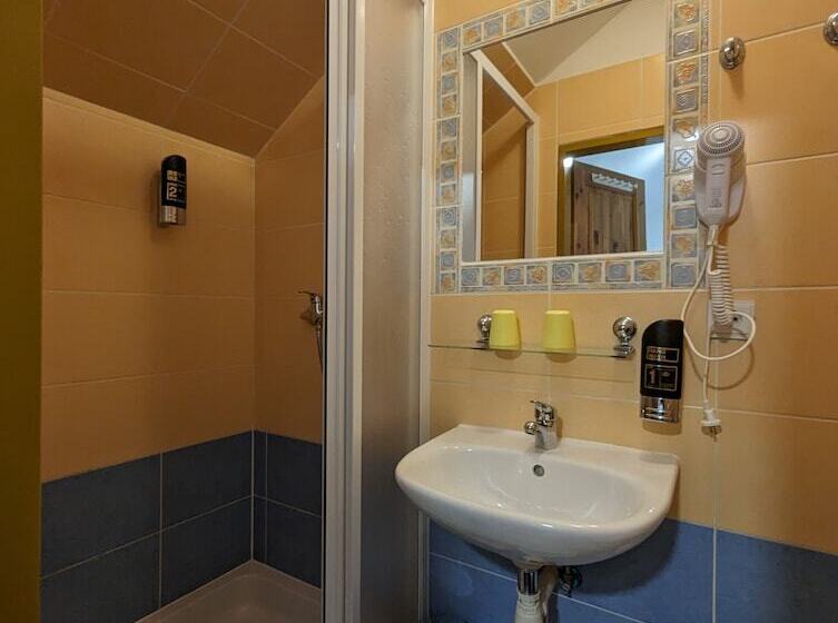 スタンダードスタジオ, Penzion Maria