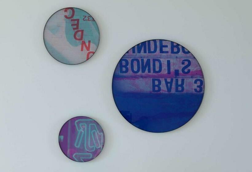 استودیوی لوکس, Qt Bondi