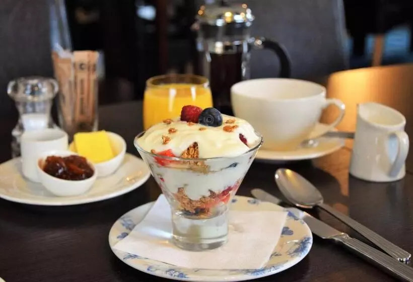 キングサイズベッドのスタンダードルーム, Saplinbrae Hotel And Lodges