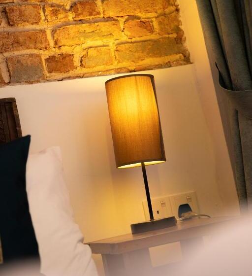 חדר משפחתי, Sweet Cili