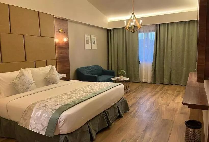 Sviitti, The Fern Kesarval Hotel & Spa, Verna Plateau Goa