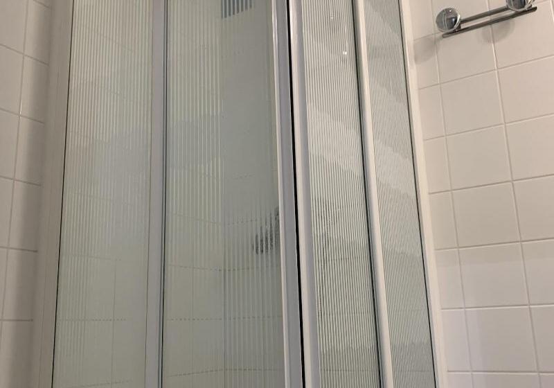 标准单人间, Trianon Tours