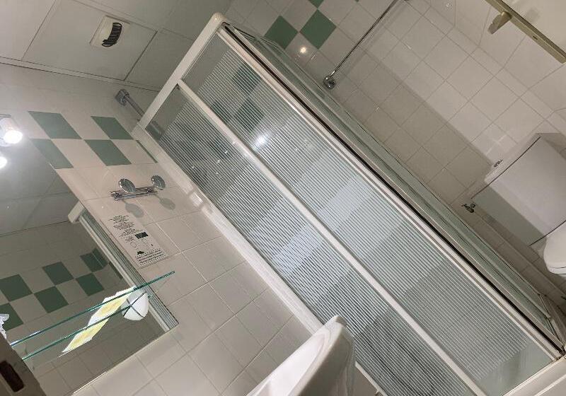 标准单人间, Trianon Tours