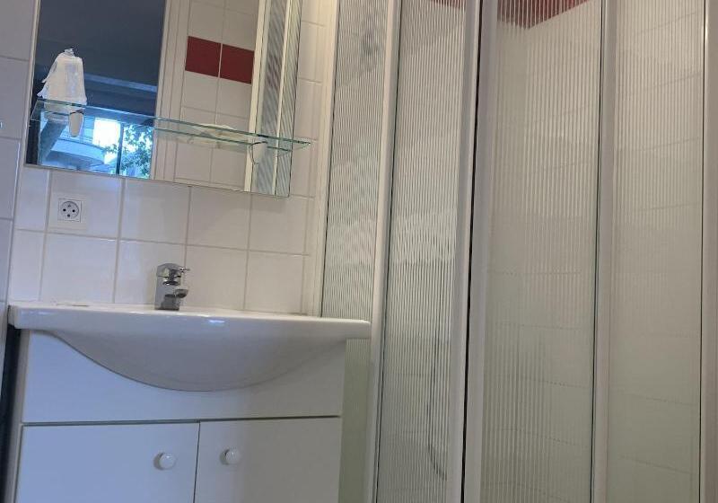 标准单人间, Trianon Tours