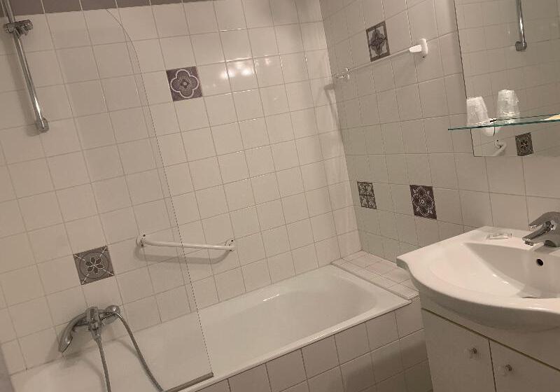 标准间, Trianon Tours