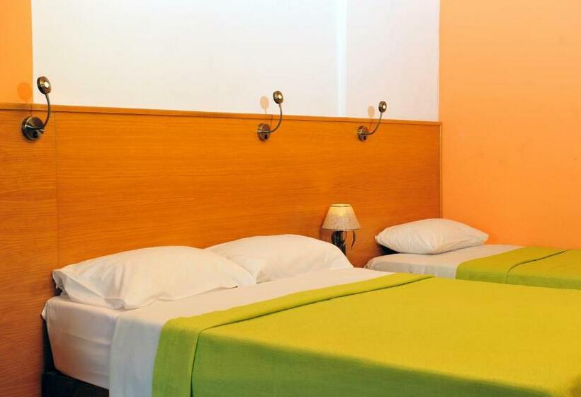 اتاق استاندارد سه نفره, Valais