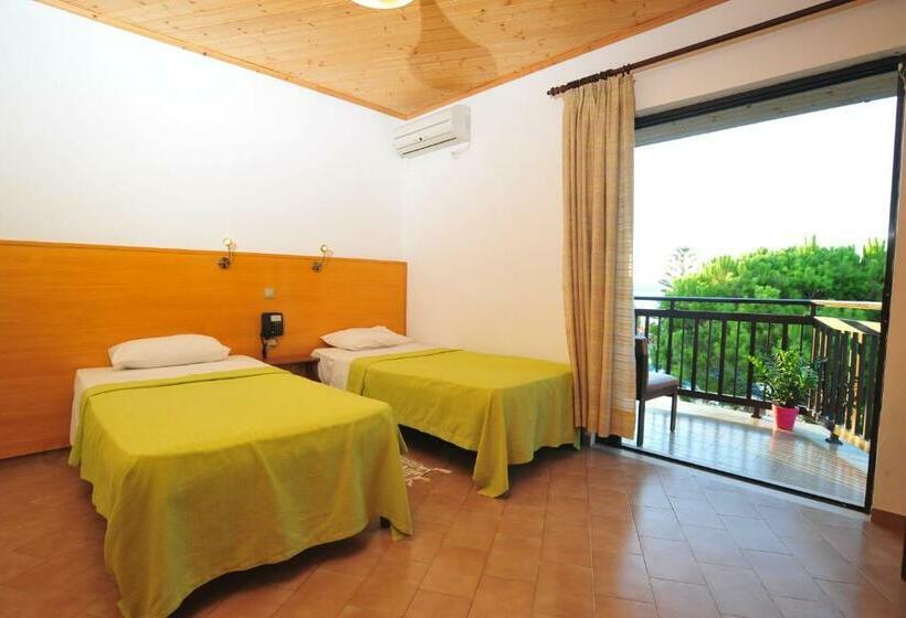 اتاق استاندارد سه نفره, Valais