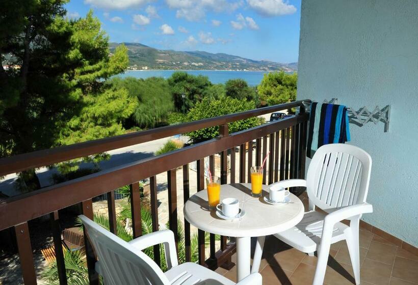 اتاق استاندارد سه نفره, Valais