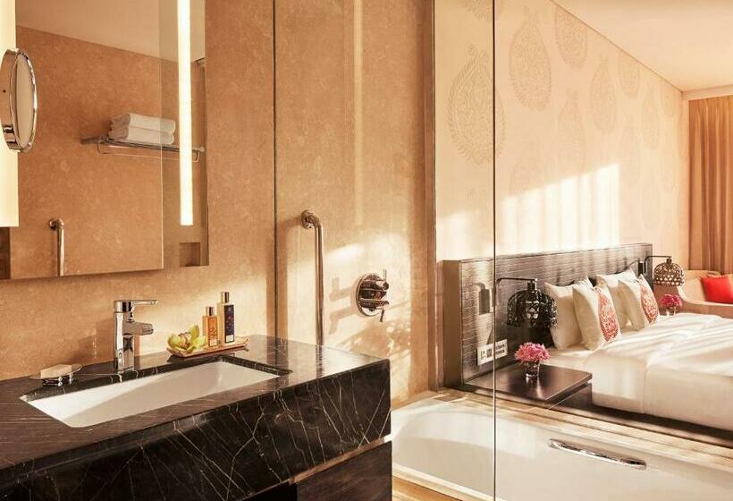 带城市景观的优质房间, Vivanta Guwahati
