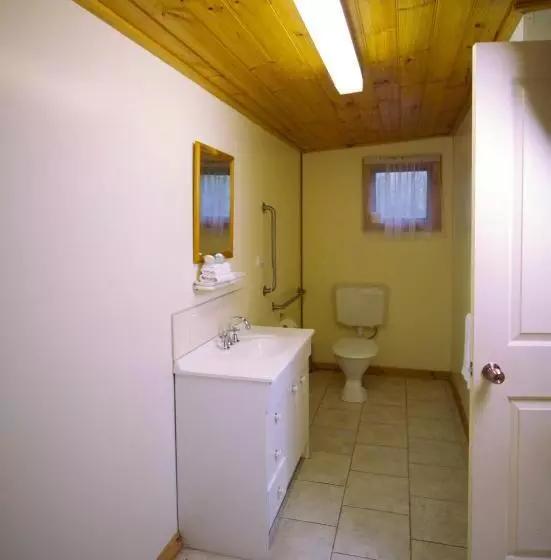 キャビン, Sanctuary House Resort Motel