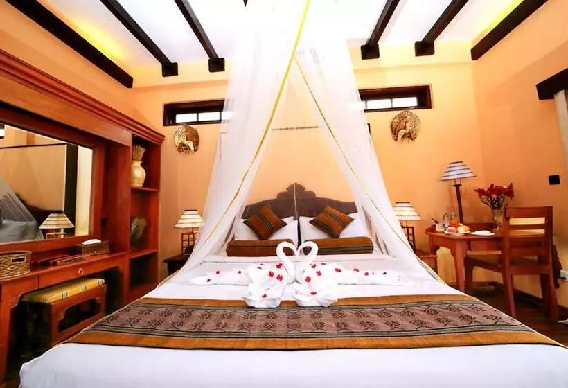 ویلای لوکس 1 خوابه, The Hotel Kalaw Hill Lodge