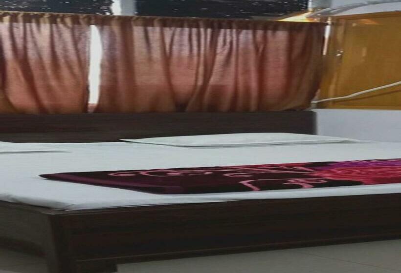 غرفة كلاسيكية ثلاثية, Oyo 80932 Rr Guest House