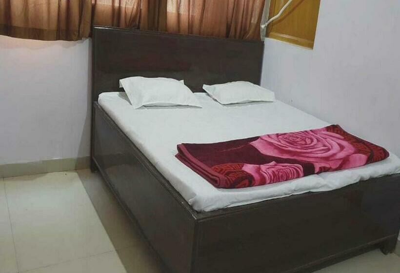 غرفة كلاسيكية ثلاثية, Oyo 80932 Rr Guest House