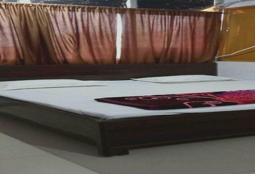 غرفة ديلوكس ثلاثية, Oyo 80932 Rr Guest House