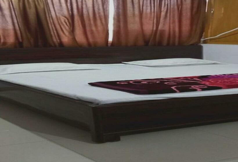 غرفة ديلوكس ثلاثية, Oyo 80932 Rr Guest House