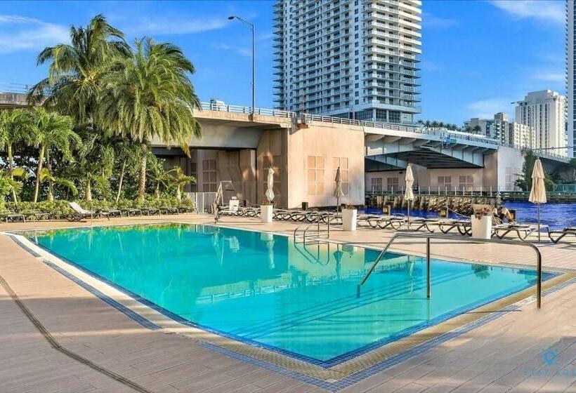 1间卧室的房子, Spectacular View With Balcony, Pool, Near Beach