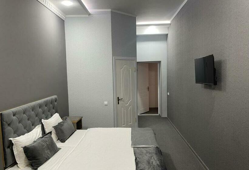 Quarto Quádruplo Estandar, The Art