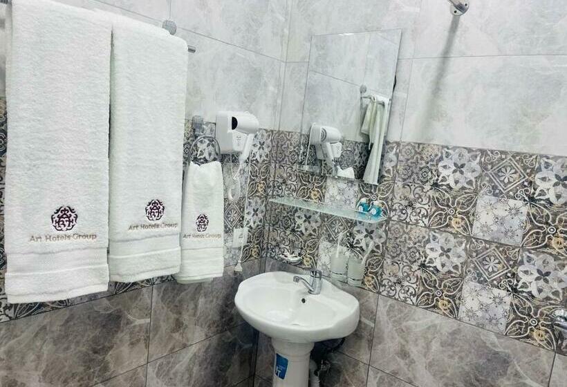 Quarto Estandar, The Art