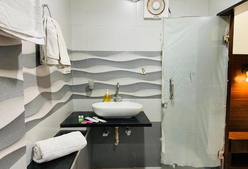 اتاق استاندارد با چشم‌انداز استخر, R M Resort   Luxury Rooms With Pool