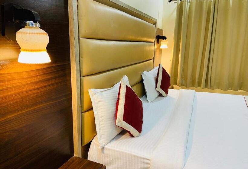 اتاق استاندارد با چشم‌انداز استخر, R M Resort   Luxury Rooms With Pool