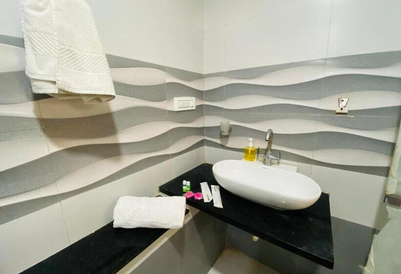 اتاق استاندارد با چشم‌انداز استخر, R M Resort   Luxury Rooms With Pool