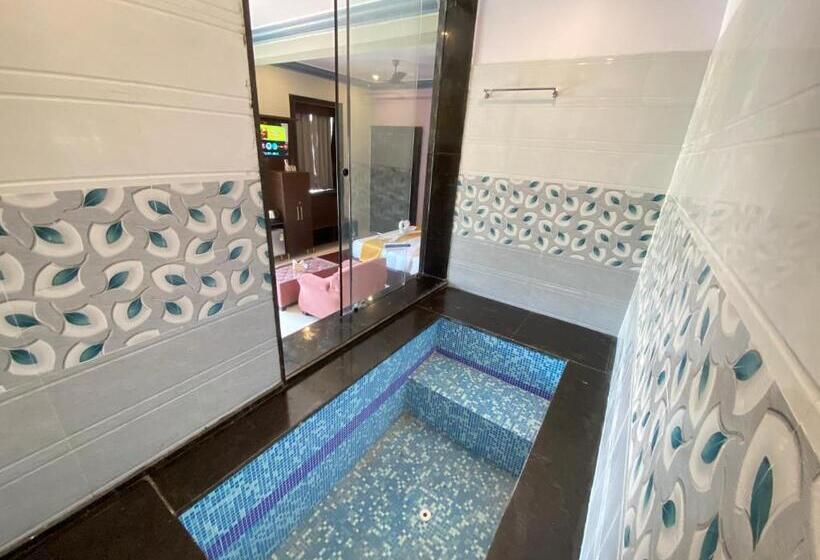 سوییت با استخر, R M Resort   Luxury Rooms With Pool