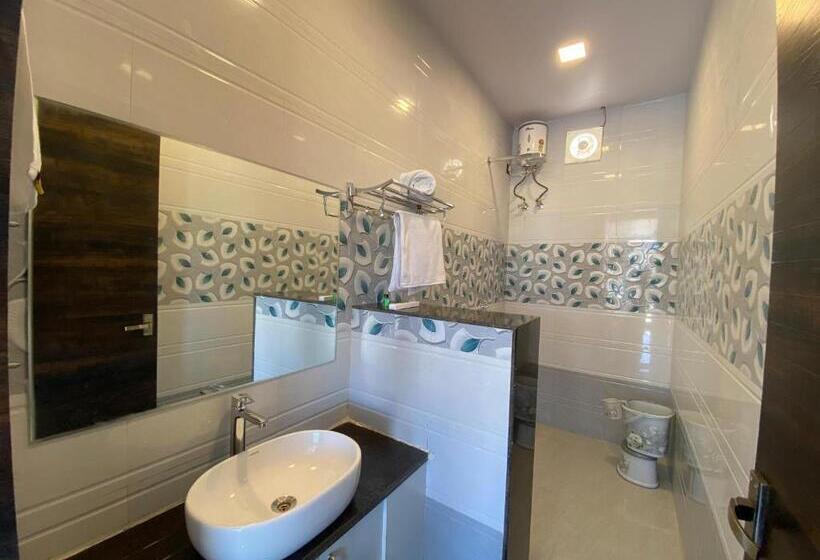 سوییت با چشم‌انداز کوه, R M Resort   Luxury Rooms With Pool