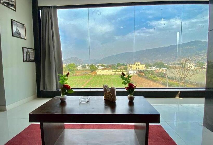 سوییت با چشم‌انداز کوه, R M Resort   Luxury Rooms With Pool