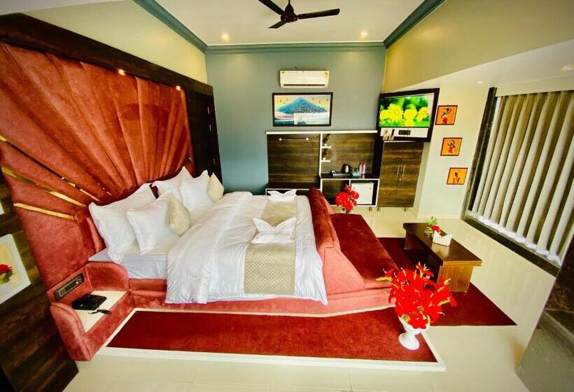 سوییت با چشم‌انداز کوه, R M Resort   Luxury Rooms With Pool