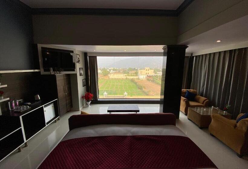 سوییت با چشم‌انداز کوه, R M Resort   Luxury Rooms With Pool