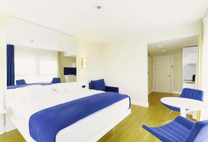 استودیو استاندارد با تخت کینگ, Elegance Sea View Aparthotel In Orbi City Batumi