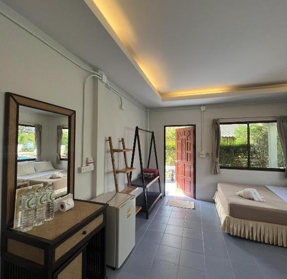 패밀리 방갈로, Pen S Bungalow Koh Phangan