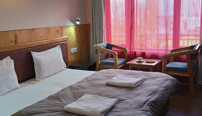 اتاق لوکس, Chandan Guest House
