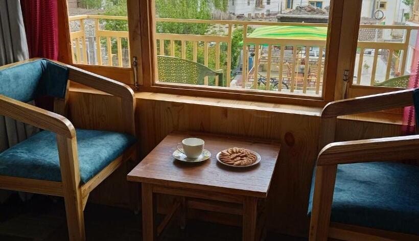 اتاق لوکس, Chandan Guest House