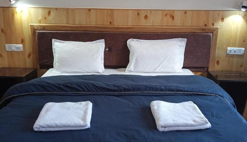 اتاق لوکس, Chandan Guest House