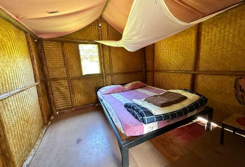 בקתה סטנדרטית, Twin Hut