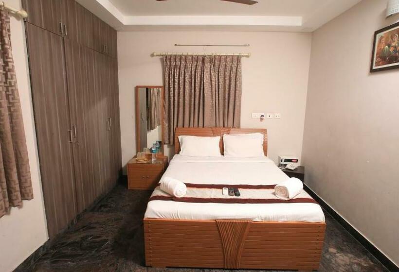 Quarto Deluxe, R Hotels Rithikha Inn Porur