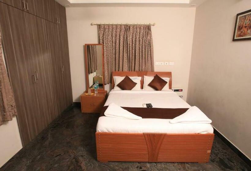 Quarto Deluxe, R Hotels Rithikha Inn Porur