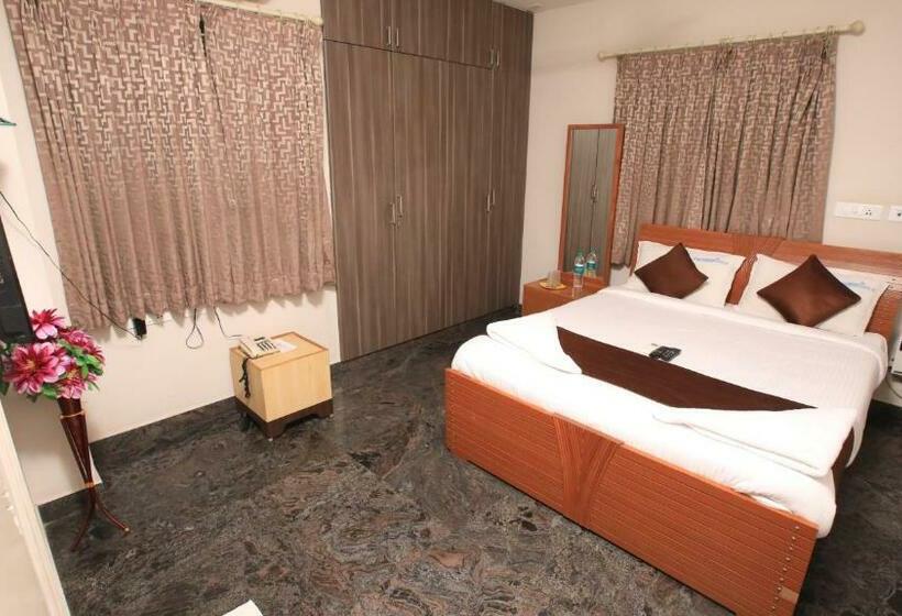 Quarto Deluxe, R Hotels Rithikha Inn Porur