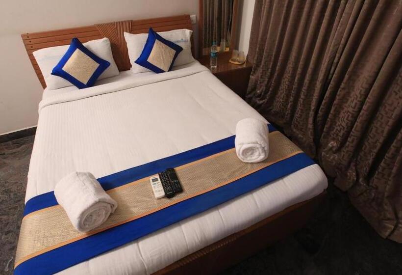Quarto Deluxe, R Hotels Rithikha Inn Porur
