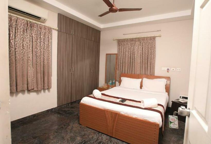 Quarto Deluxe, R Hotels Rithikha Inn Porur