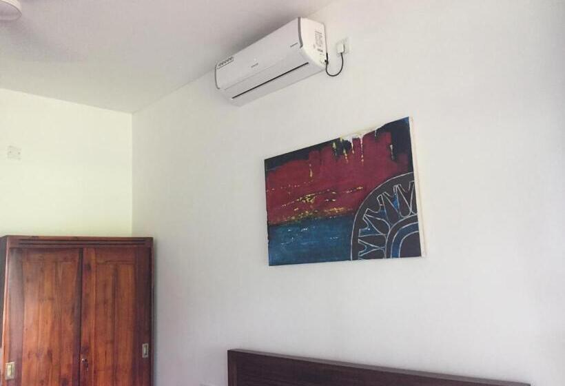 Номер Стандарт, Saffron Lake Yala