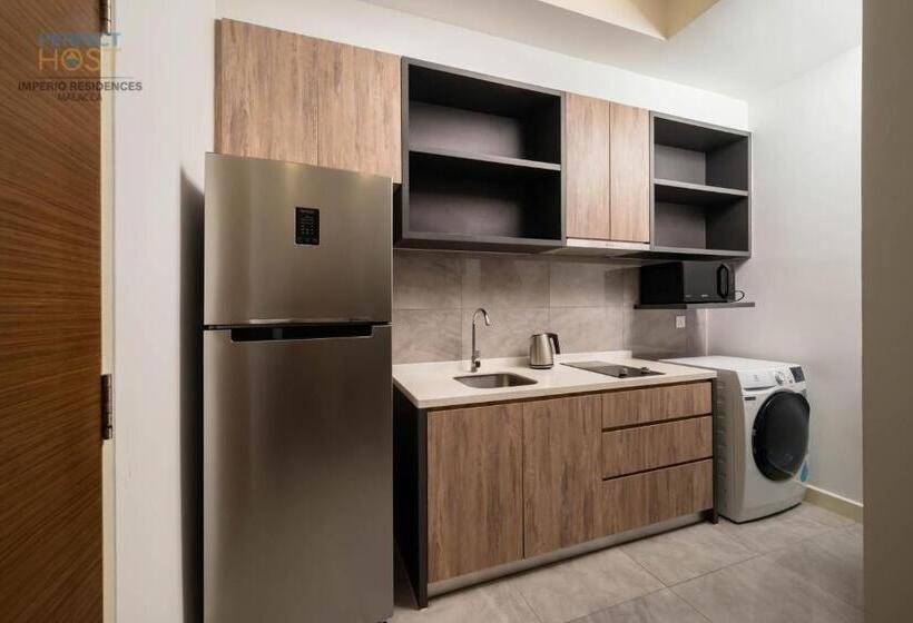 استودیو استاندارد با چشم‌انداز استخر, Imperio Residence By Perfect Host