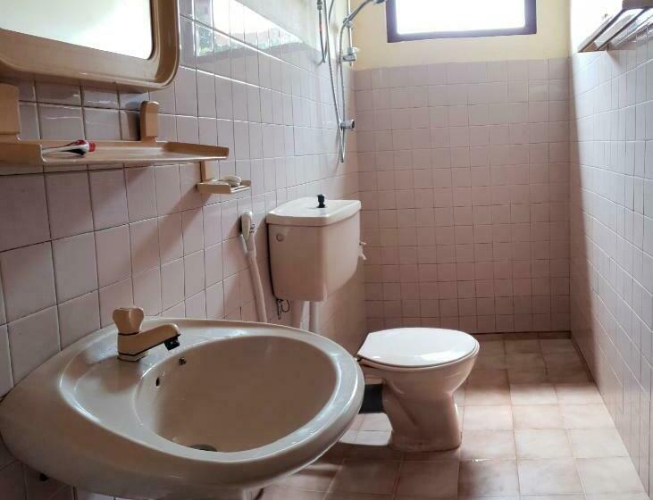 Quarto Triplo Standard com Balcão, Galle Rest Home