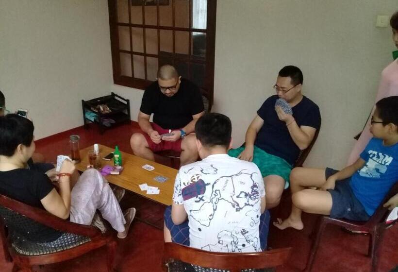 Quarto Triplo Standard com Balcão, Galle Rest Home